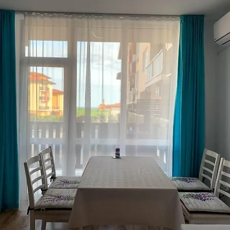 Chateau 2, With Sea View شقة *