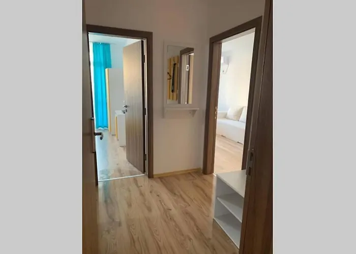 Chateau 2, With Sea View דירה *